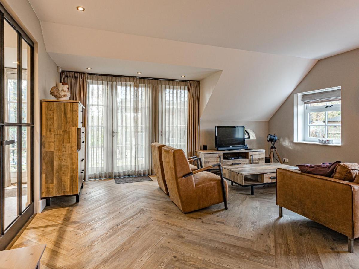 Charming In With Jacuzzi Nijverdal